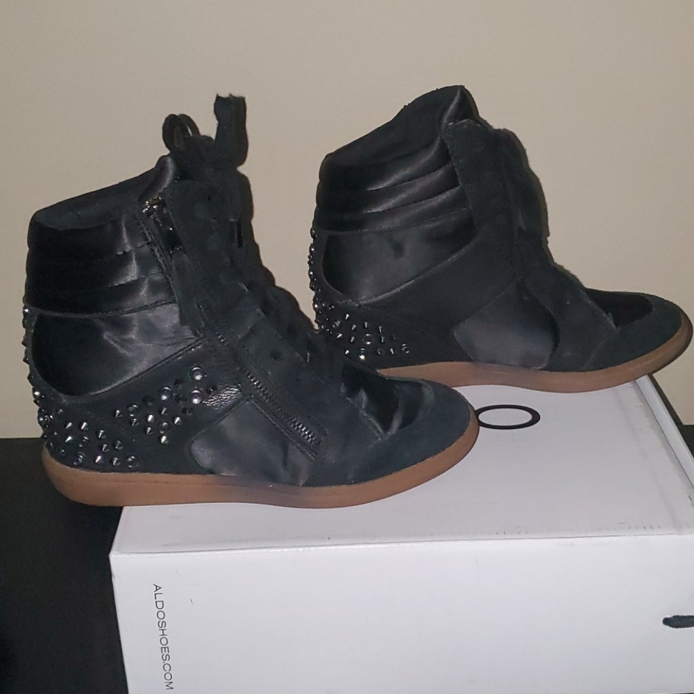 Shoes - Picture 3 of 6